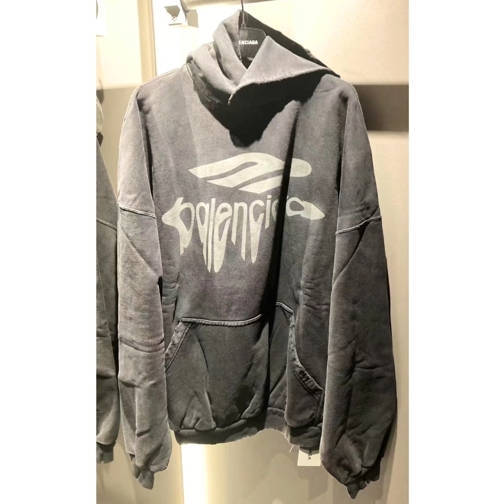 《大胆なロゴ》【BALENCIAGA】3bリキッドラージフィットパーカー