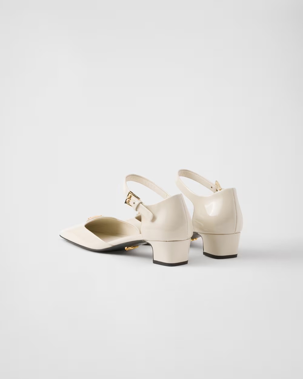 《送料無料》PRADA Patent leather pumps