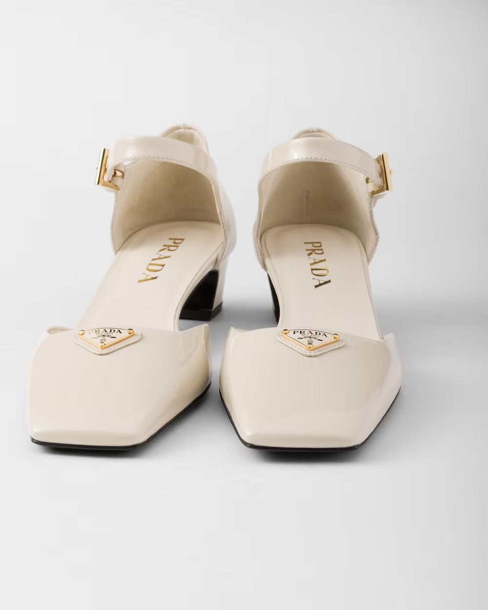 《送料無料》PRADA Patent leather pumps