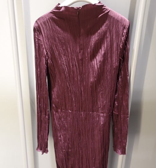 “ARKET” モックネックプリーツドレス Burgundy