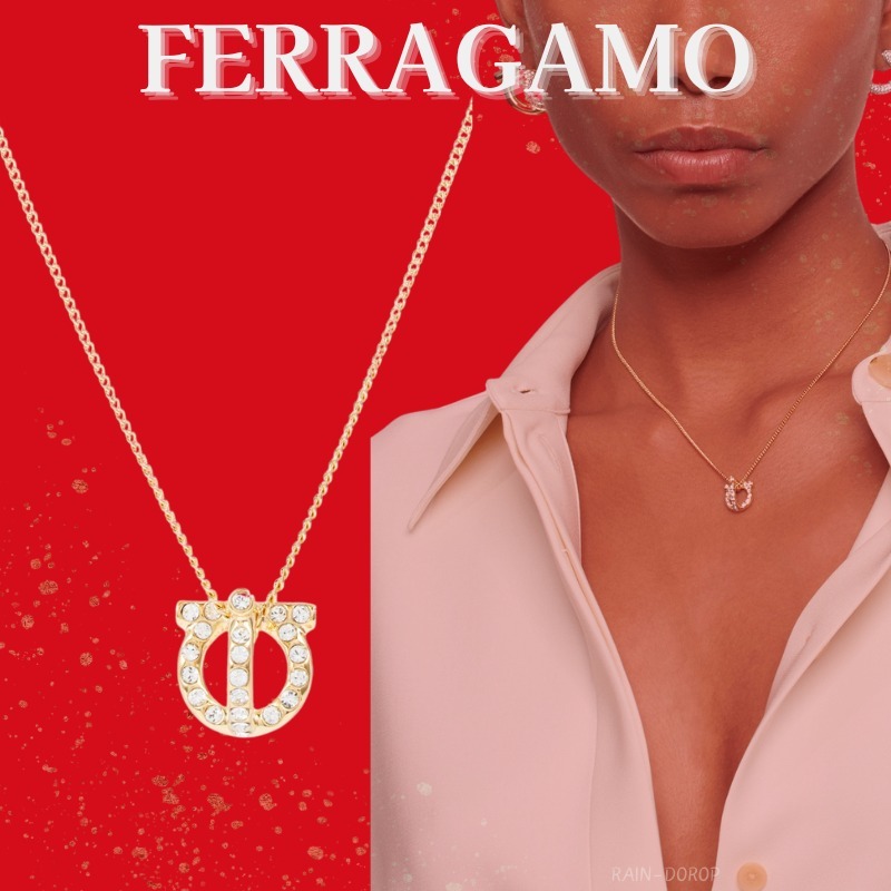 【FERRAGAMO】ガンチーニゴールドクリスタルネックレス