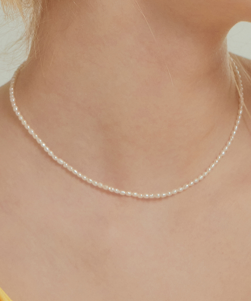 ネックレス・ペンダント TATIANA Petite oval pearl necklaceNZ1099