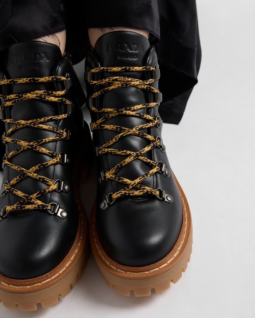 《送料無料》PRADA Leather laced booties