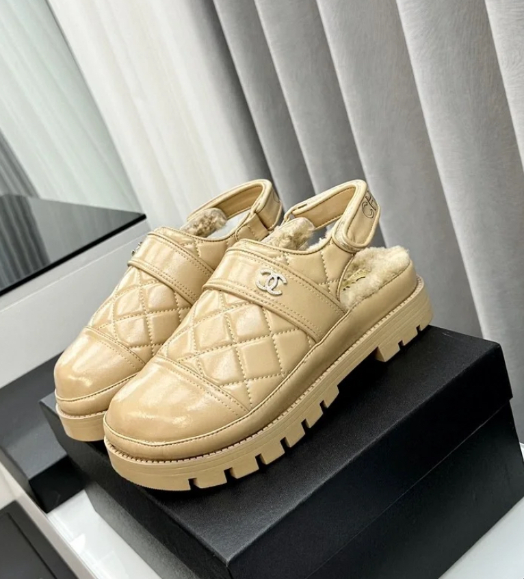 CHANEL《可愛いデザイン！》クロッグ サンダル