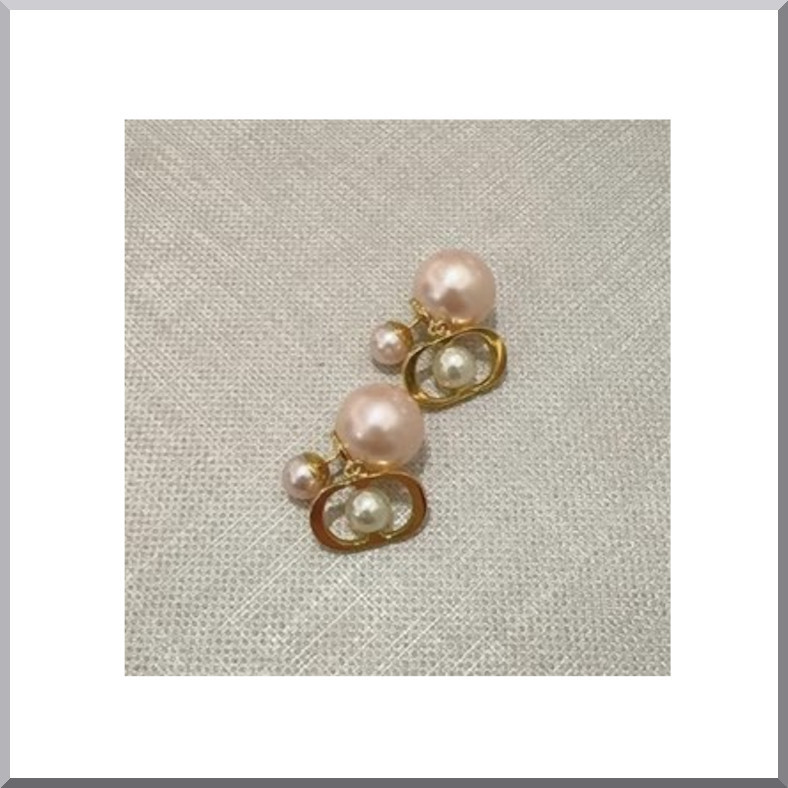 カラーが可愛い♪ギフトにも♪》DIOR Tribales ピアス
