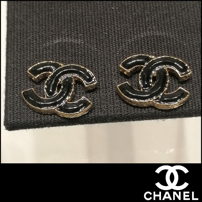 【シャネル】 ピアス 耳元飾るCCロゴ