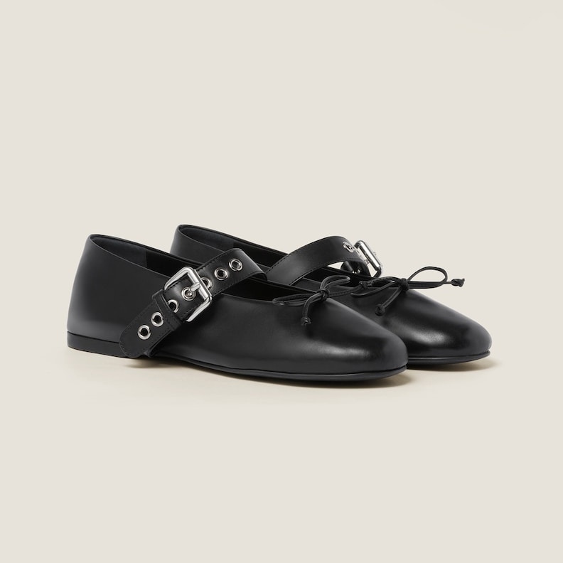 《洗練された逸品》【miumiu】レザーバレリーナ