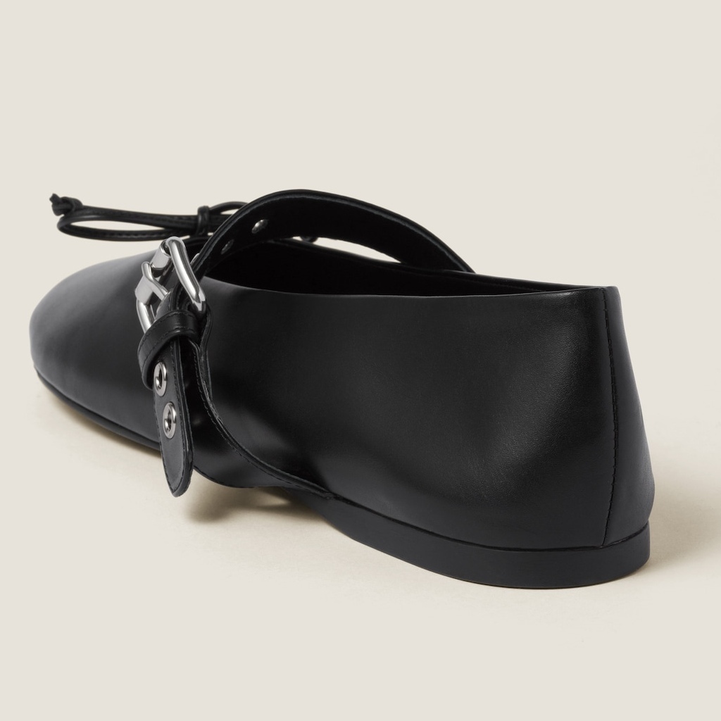 《洗練された逸品》【miumiu】レザーバレリーナ