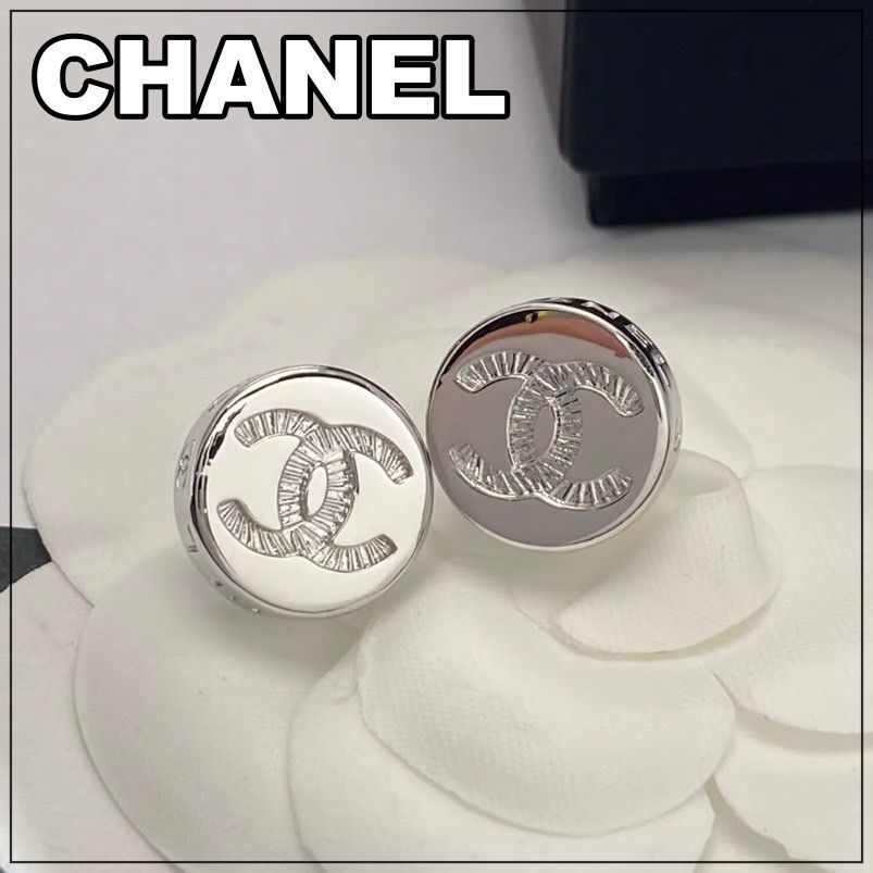 CHANEL 25C《オフィスコーデにも♪》メタルピアス SV
