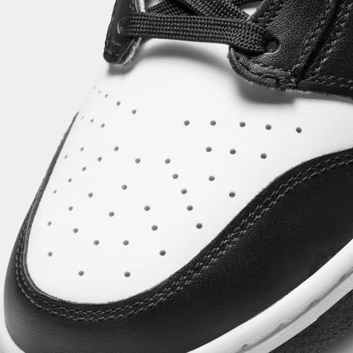 大人気！☆NIKE☆ Dunk High Retro \"Panda\"