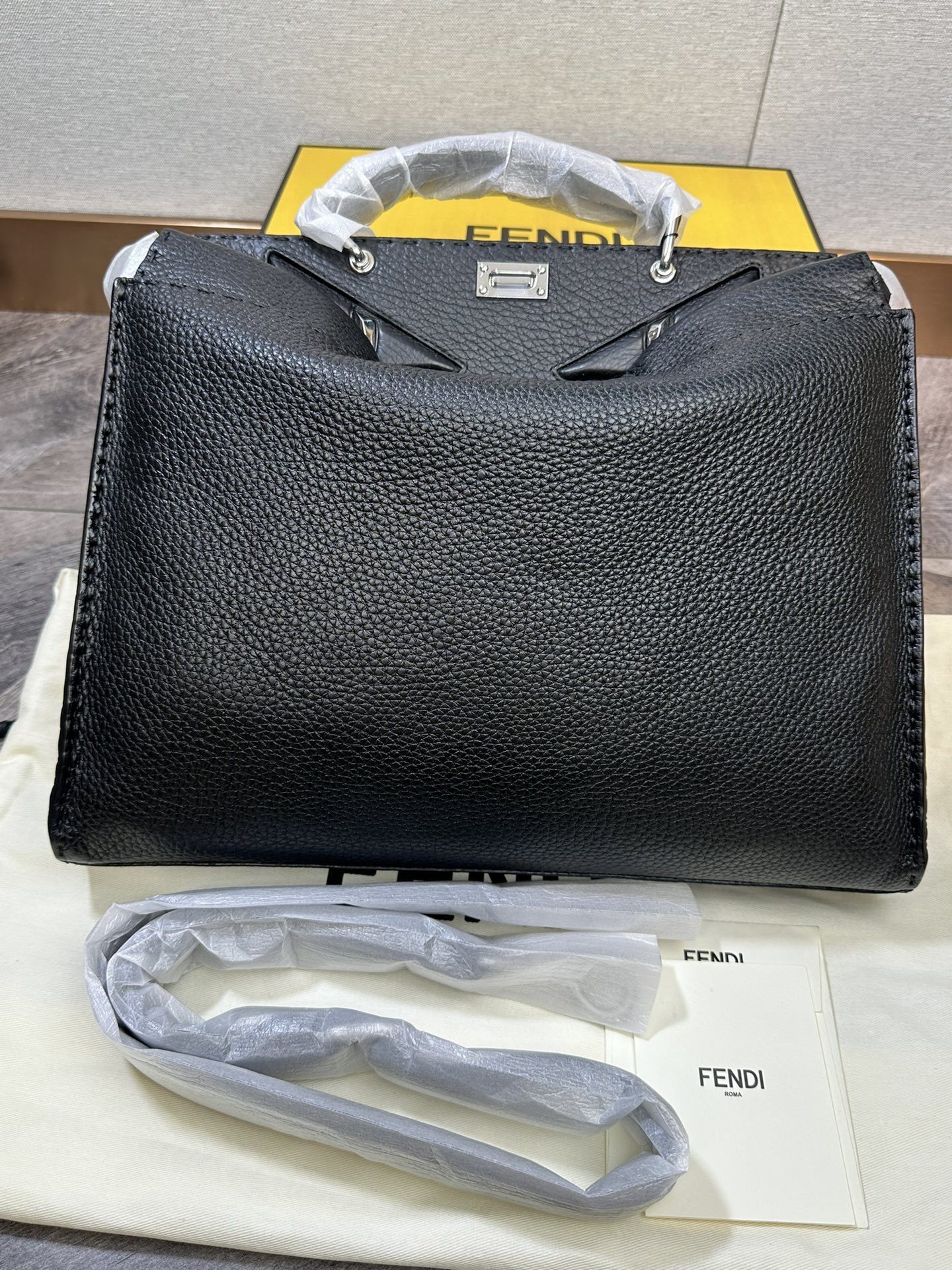 ★送料込★FENDI ピーカブー モンスター  ハンドバッグ