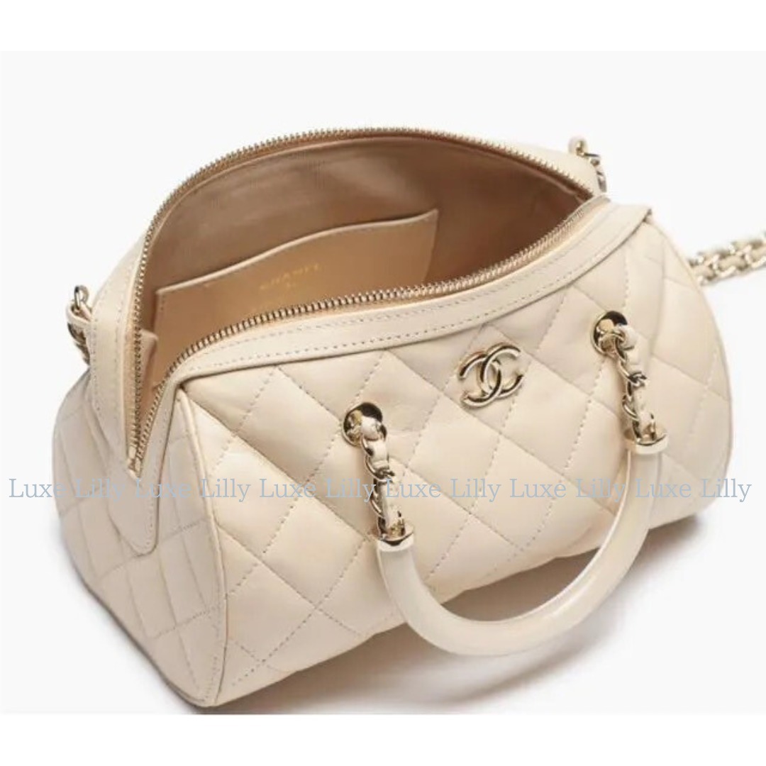 【上品ホワイト♢収納力もあり】CHANEL ミニボストンバッグ 上品で可愛い形♪収納も◎】CHANEL ミニボストンバッグ