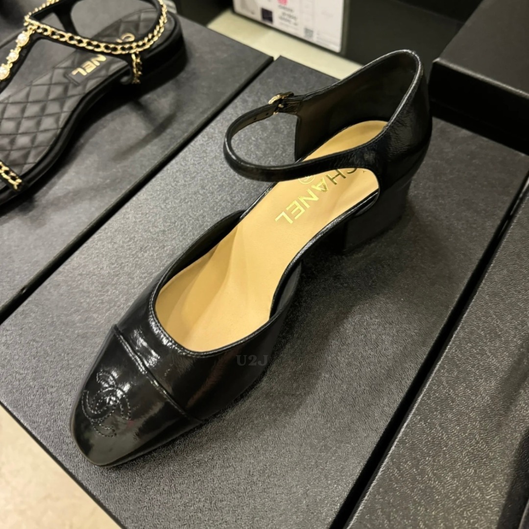 《おしゃれなデザイン！！》 CHANEL ストラップ パンプス
