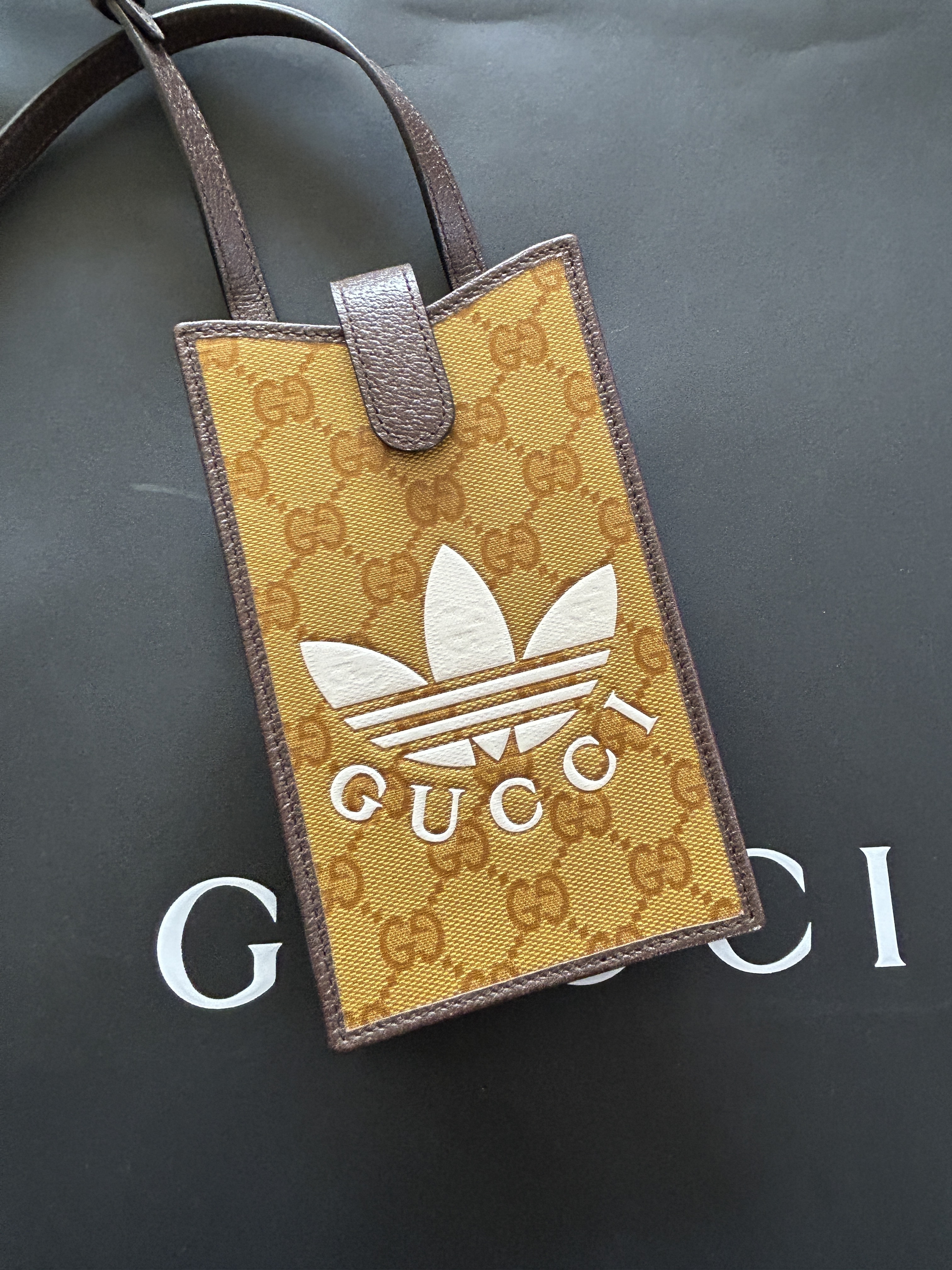 コラボ adidas × Gucci phone case ポシェット ショッパー付