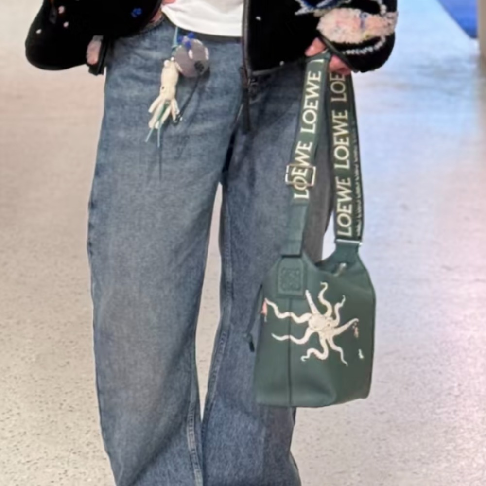 《ブランドコラボ》【LOEWE】タコ キュービィクロスボディバッグ