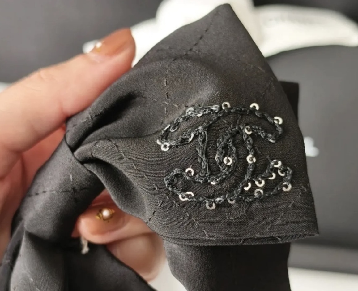 【CHANEL】キュートなロゴリボン！  ☆ バレッタ ☆ 可愛いミニロゴ☆】CHANEL バレッタ リボン ミニココマーク
