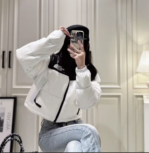 韓国人気 ノースフェイス ショート ダウンジャケットWHITE THE NORTH FACE ダウン ダウンジャケット 「韓国限定・日本未