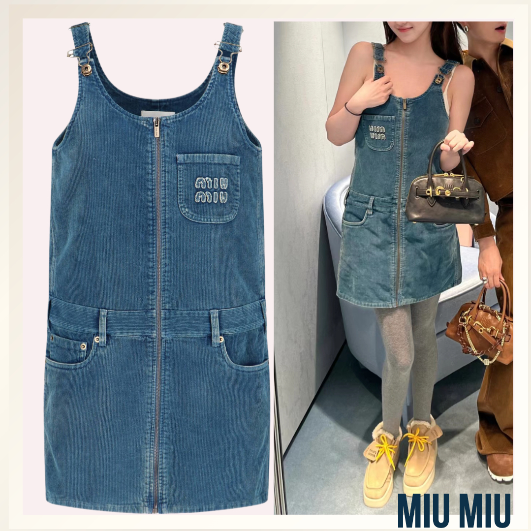 1枚で決まる《Miu Miu》デニム・ダンガリー・ミニドレス