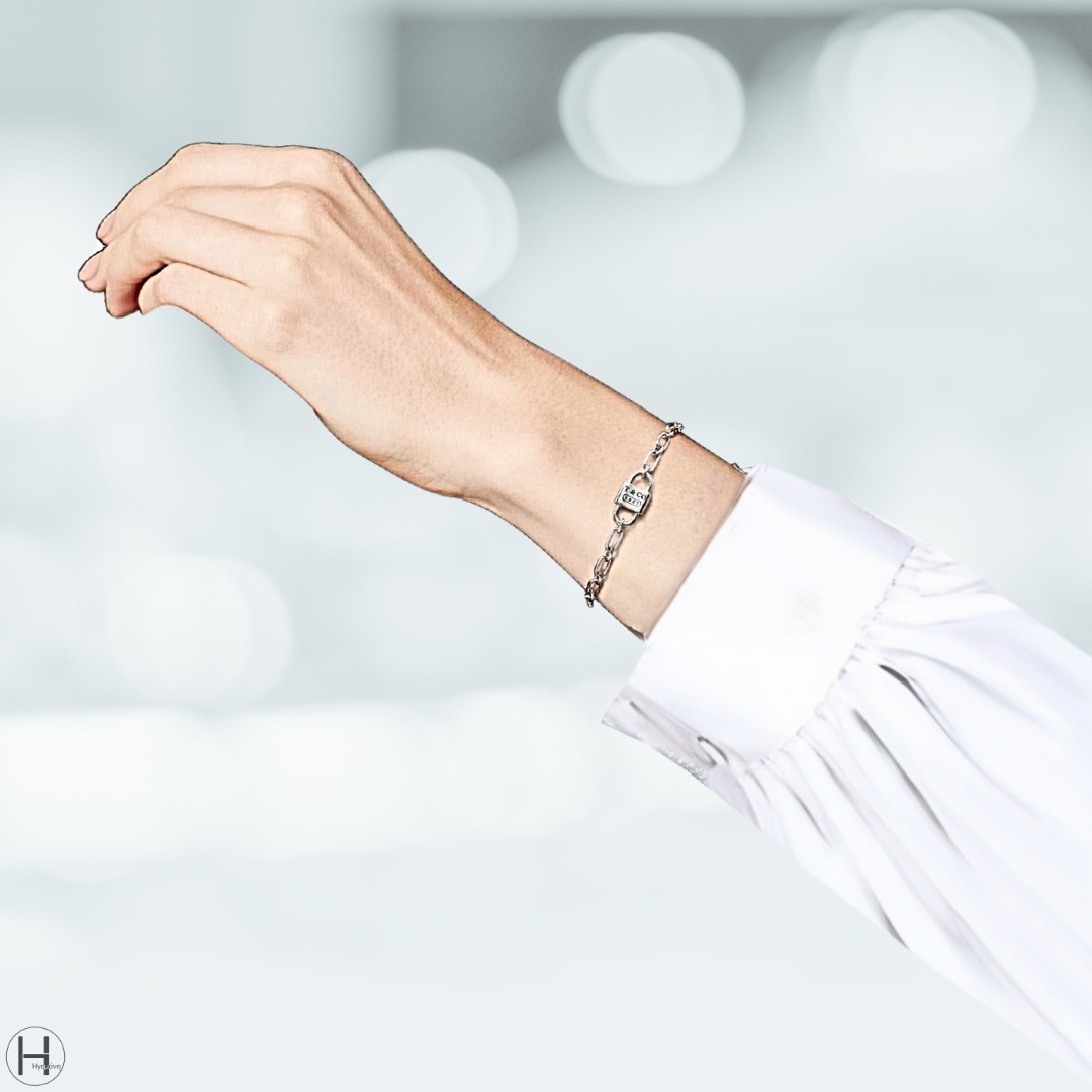 Tiffany & Co スモール ダブル ロック ブレスレット