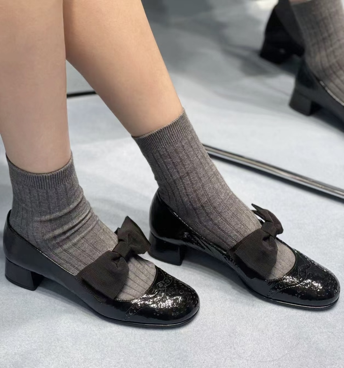 大きめリボンが可愛い ドレスにも《Miu Miu》リボンパンプス