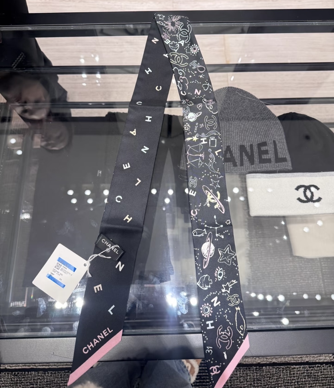 カラフルで手書き風が可愛い 遊び心溢れる CHANEL ツイリー