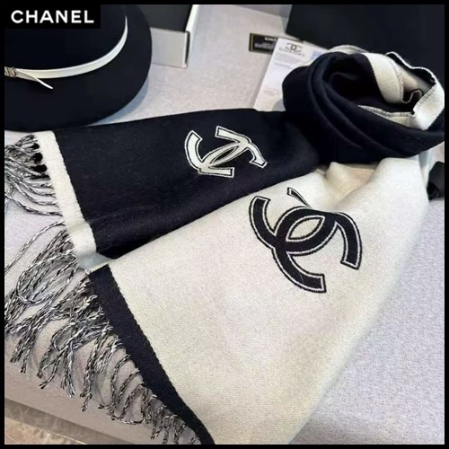 モノトーンのリバーシブル♪【CHANEL】24B マフラー