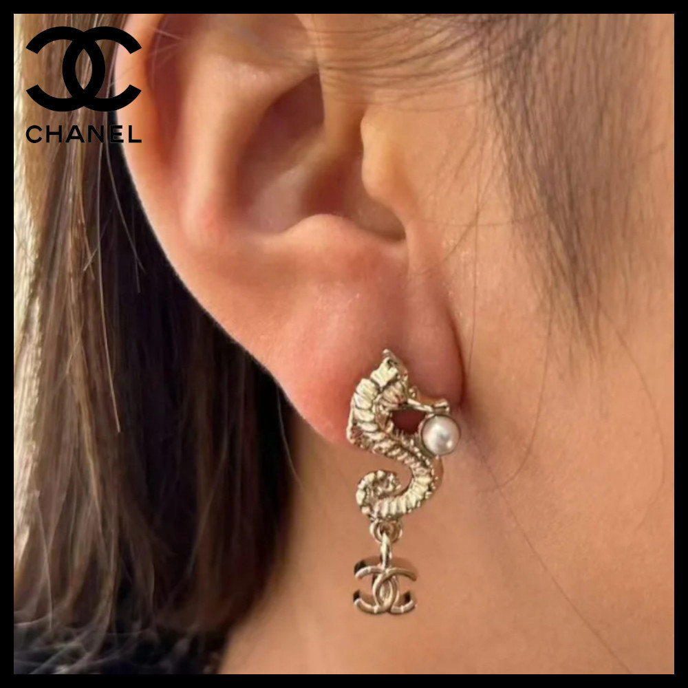 コーデのアクセントに♪】CHANEL ピアス