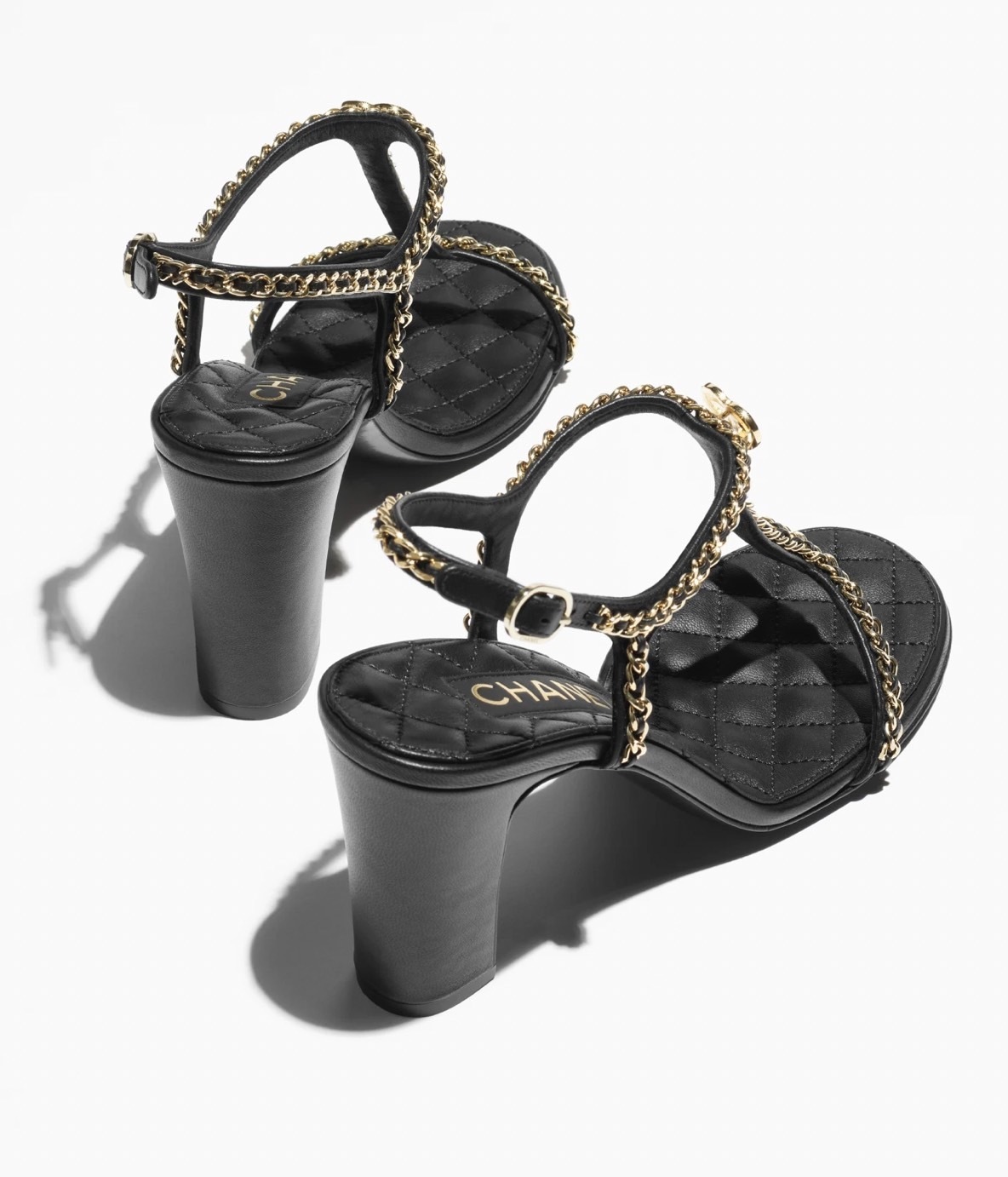 ハートのCCロゴがかわいい♪【CHANEL】25C サンダル (CHANEL