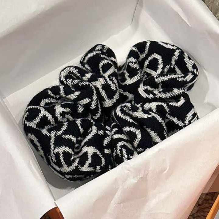 《ギフトにも最適★3色展開》 HERMES シュシュ カシミヤ ナウサ