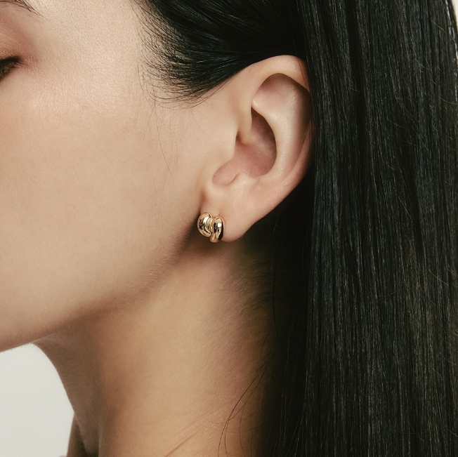 【HYERES LOR】24FW★ Etrev Silver Tail Duet Love Earrings HYERES LOR】24FW☆ Etrev Silver W Tail Duet Love Earrings