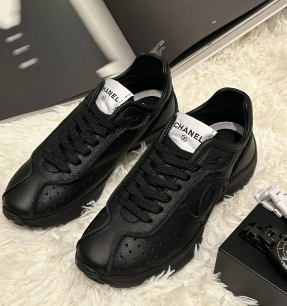 《履くだけで主役に★》CHANEL スニーカー ブラック