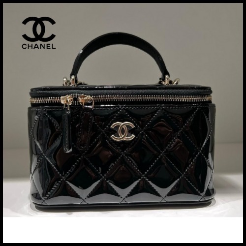 【CHANEL】トップハンドルが可愛い♪ バニティケース 黒エナメル