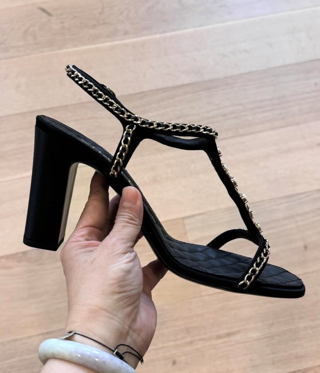 【ゴールドチェーンが可愛い♡】CHANEL ヒールサンダル ゴールドチェーンが可愛い♡】CHANEL サンダル 国内発送