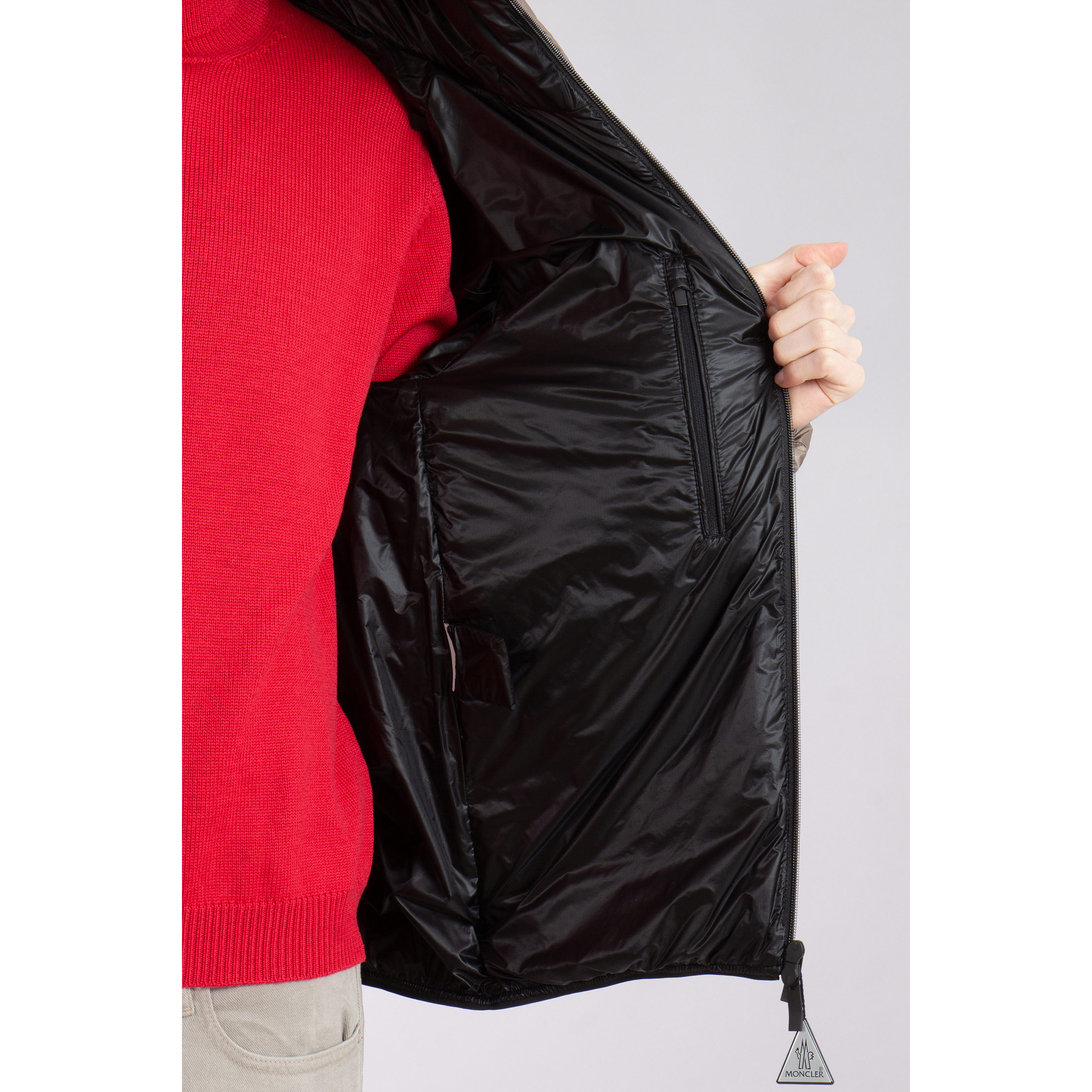 国内発送 関税込★2024-25AW MONCLER VIANI ダウンジャケット 国内発送 関税込☆2024-25AW MONCLER VIANI ダウンジャケット