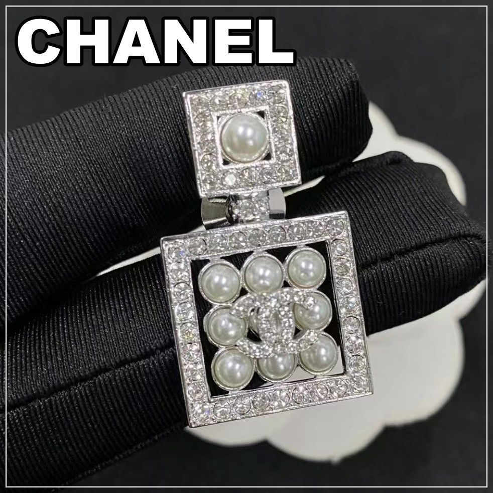 CHANEL 24S《ゴージャス♪》ミニボトルブローチ
