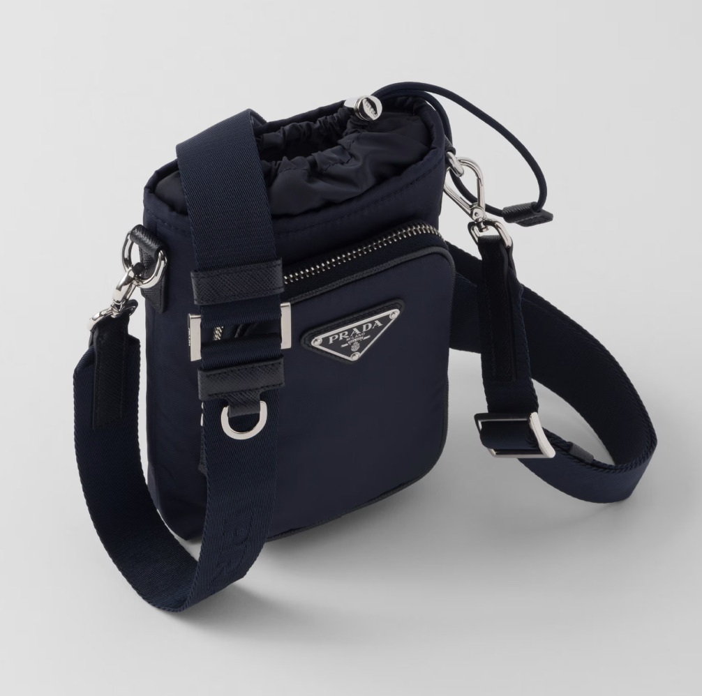 大人スタイリッシュカラー《PRADA》リナイロンスマホショルダー
