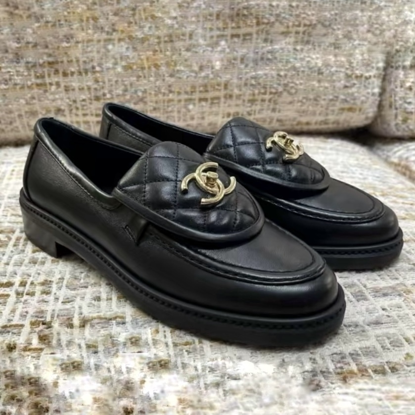 《キルティングの高級感が光る♪》25C限定★CHANEL ローファー