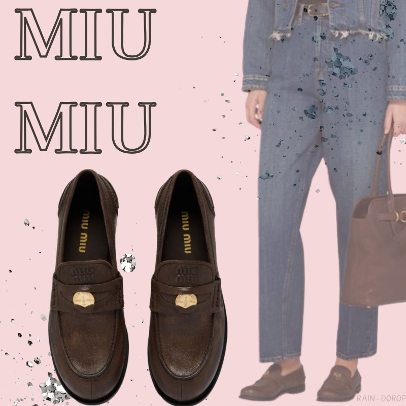 【MIUMIU】ヴィンテージ風ロゴレザーローファー