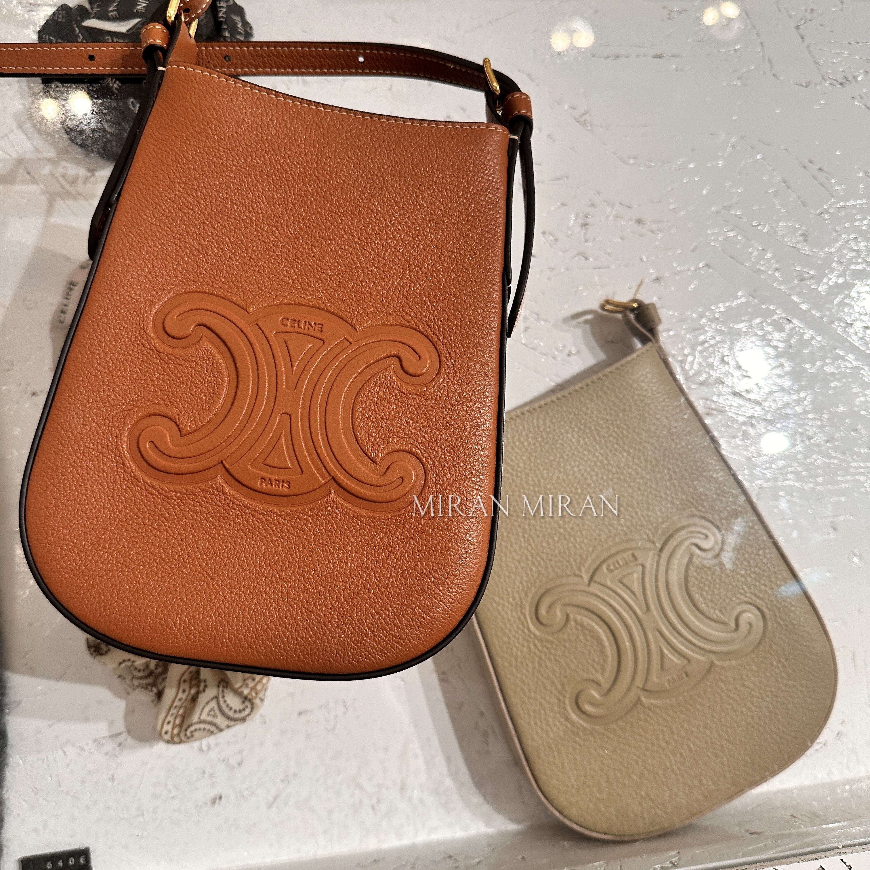 【CELINE】ストラップ ポシェット 16 / スムースカーフスキン CELINE】ストラップ ポシェット 16 / スムースカーフスキン