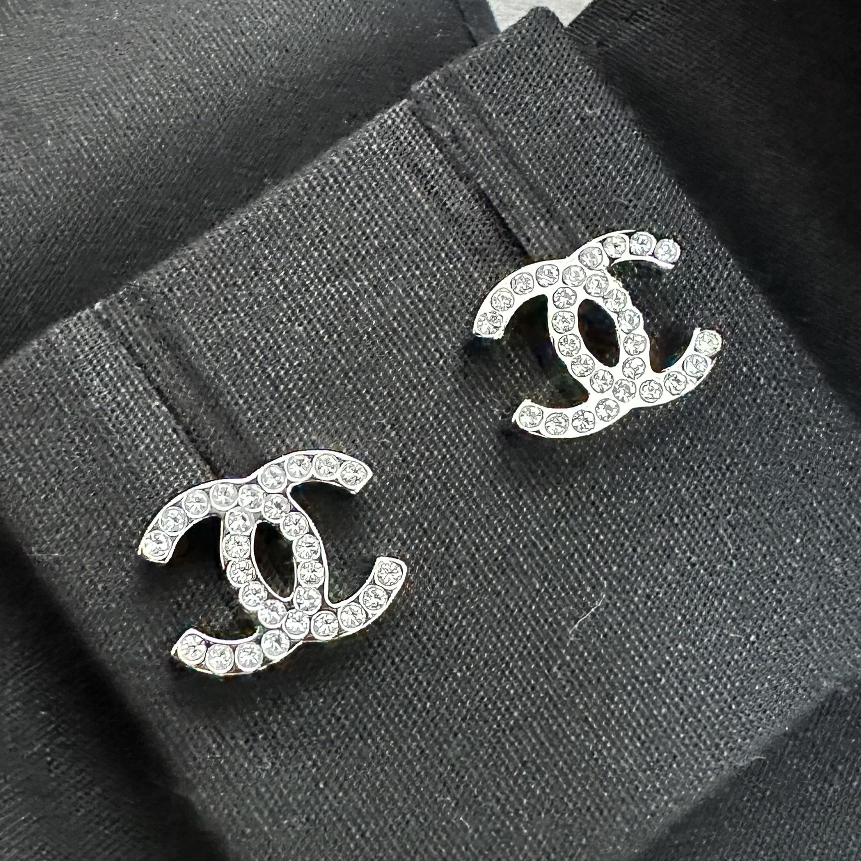 さりげない煌めき♪】CHANEL シャネル ピアス CCロゴ シルバー