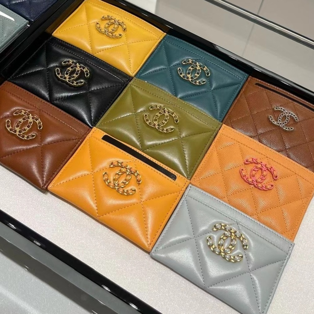 完売目前【CHANEL19】ラムスキン エレガント カードケース