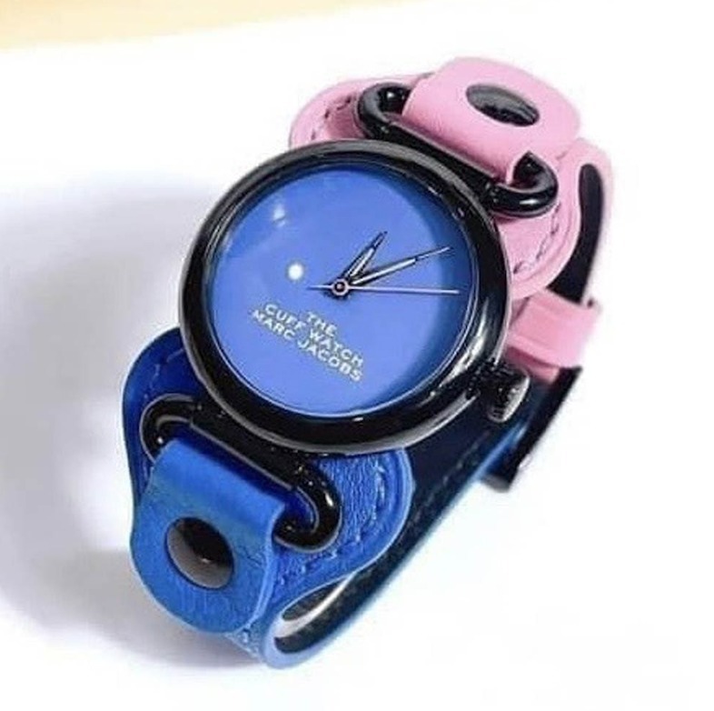 雑誌掲載セール☆Marc Jacobs THE CUFF ラウンドレザー腕時計