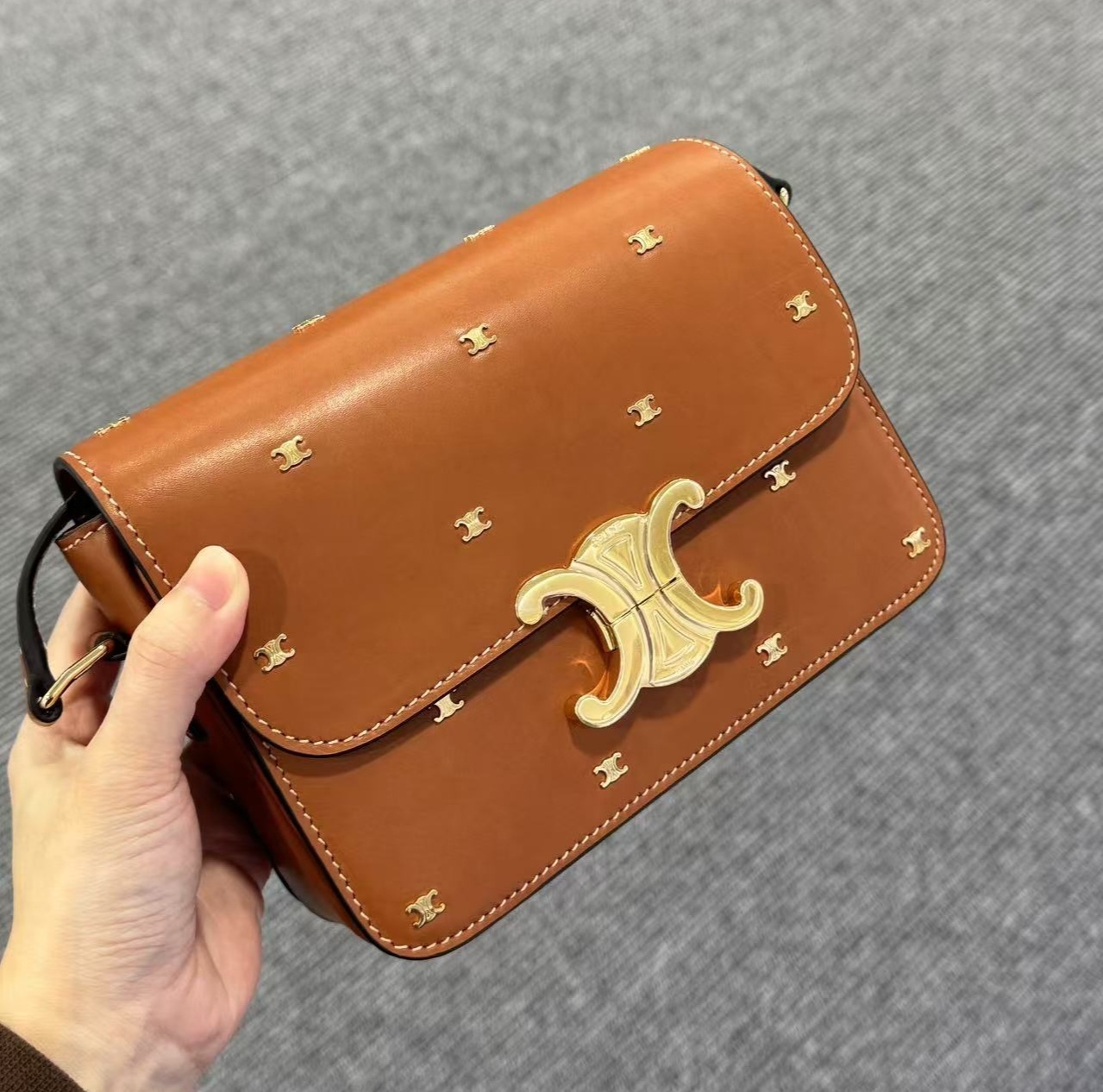 ★Celine★ティーン トリオンフ バッグ スタッズ付き