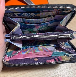 《大人気な柄♡》HERMES シルクイン コンパクト Noir