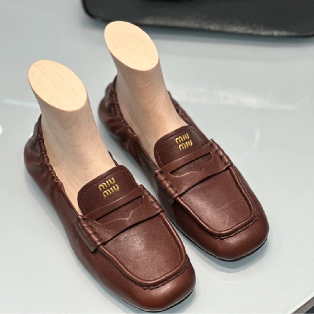 ◆入手困難◆【MiuMiu】ナッパレザー ローファー 新作アイテム】MIUMIU ナッパレザー ローファー