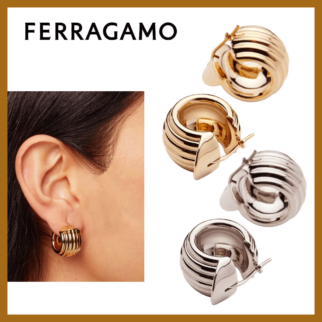 万能アイテム【FERRAGAMO】ガンチーニ ピアス *優しい着け心地