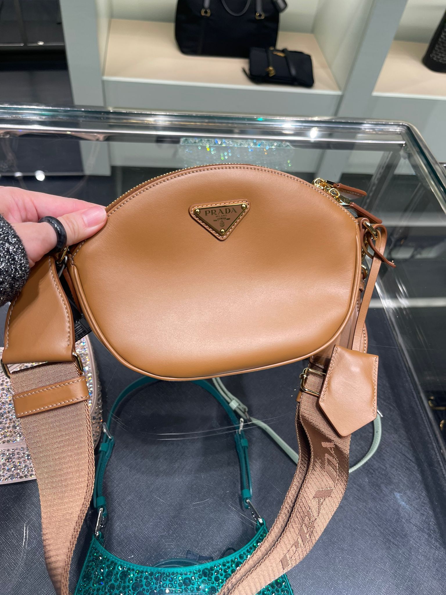 ☆韓国の人気☆【PRADA】☆プラダ ロゴ レザー トートバッグ☆