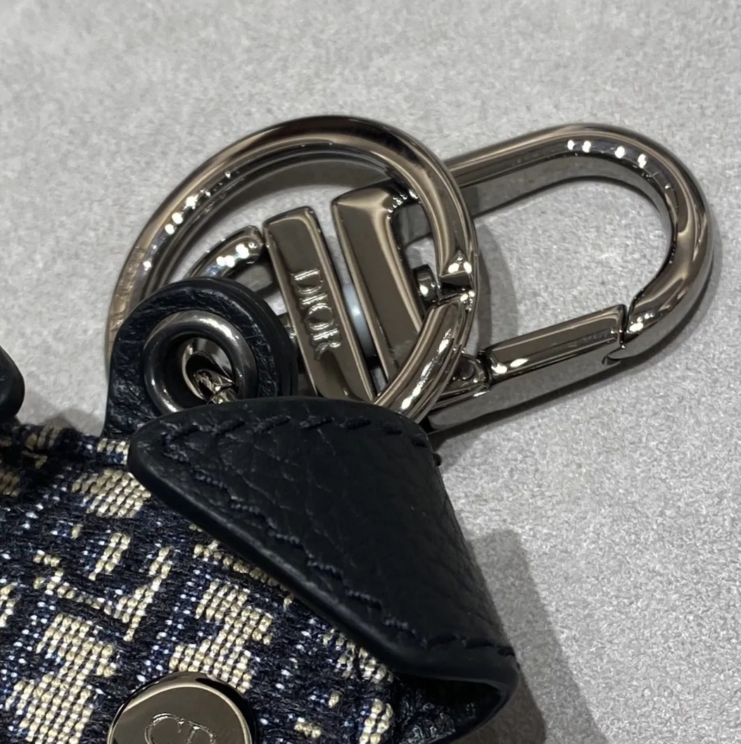可愛さ爆誕マストバイ☆】DIOR Bobby AirTagキーホルダー