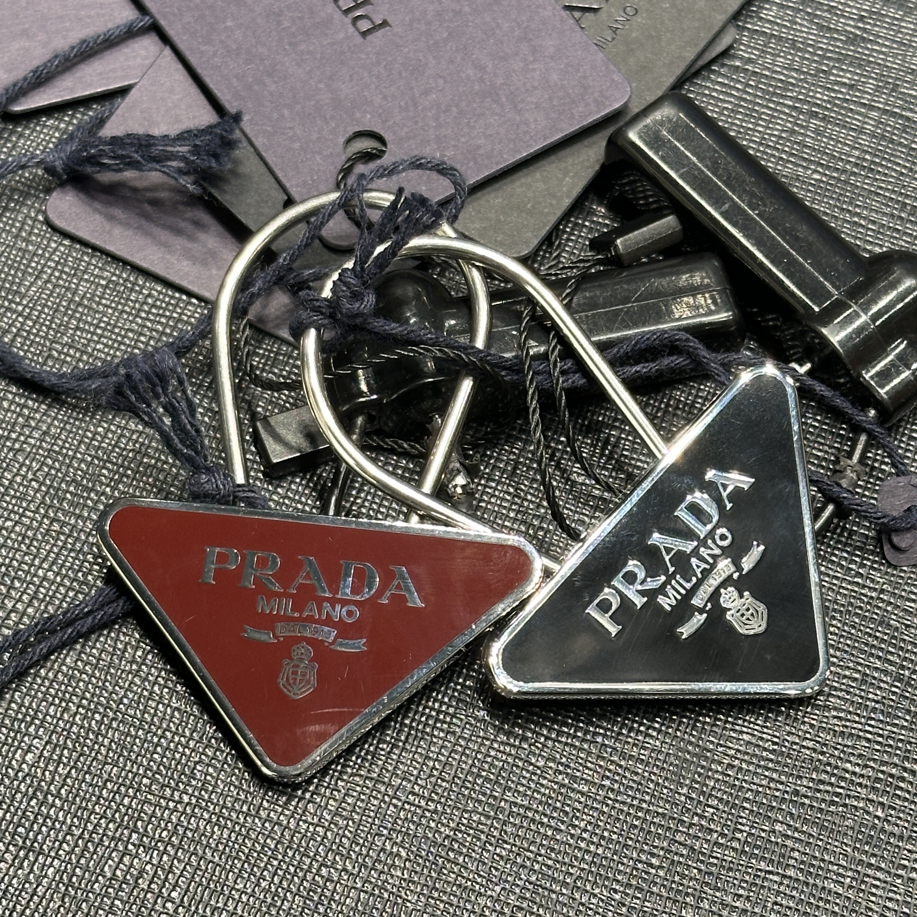 【VIPセール】PRADA プラダ キーホルダー 2PS395