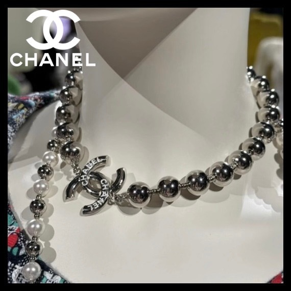 首元でシルバーが輝く♪【CHANEL】25C CCロゴ ネックレス